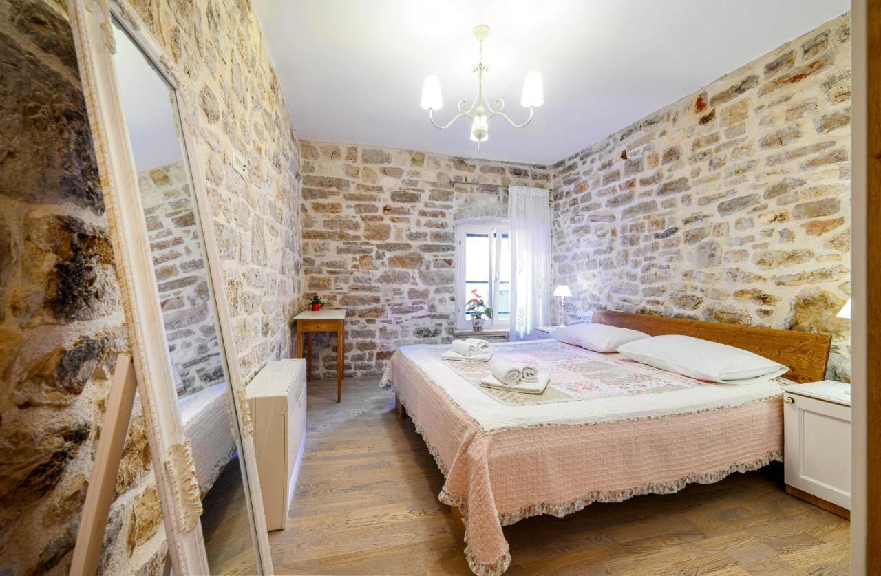 Apartments Festum Шибеник Екстер'єр фото
