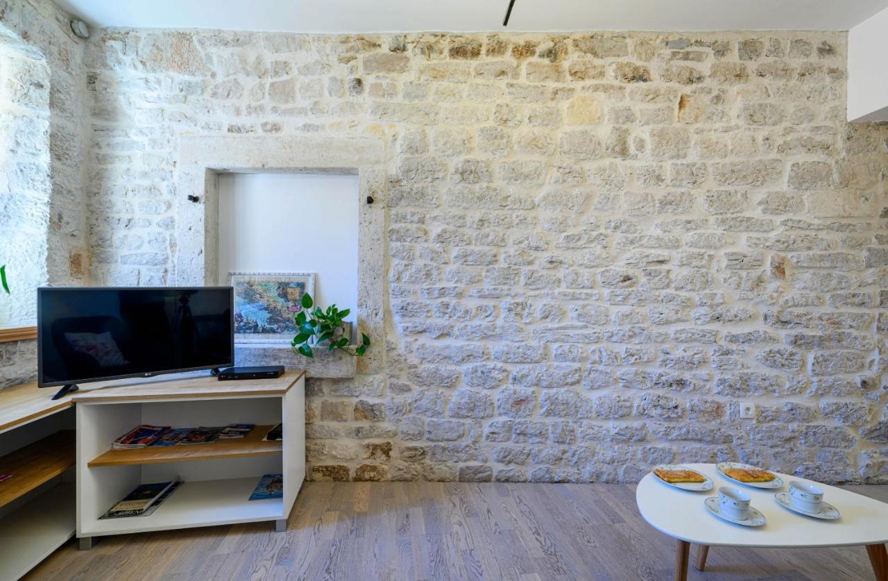 Apartments Festum Шибеник Екстер'єр фото