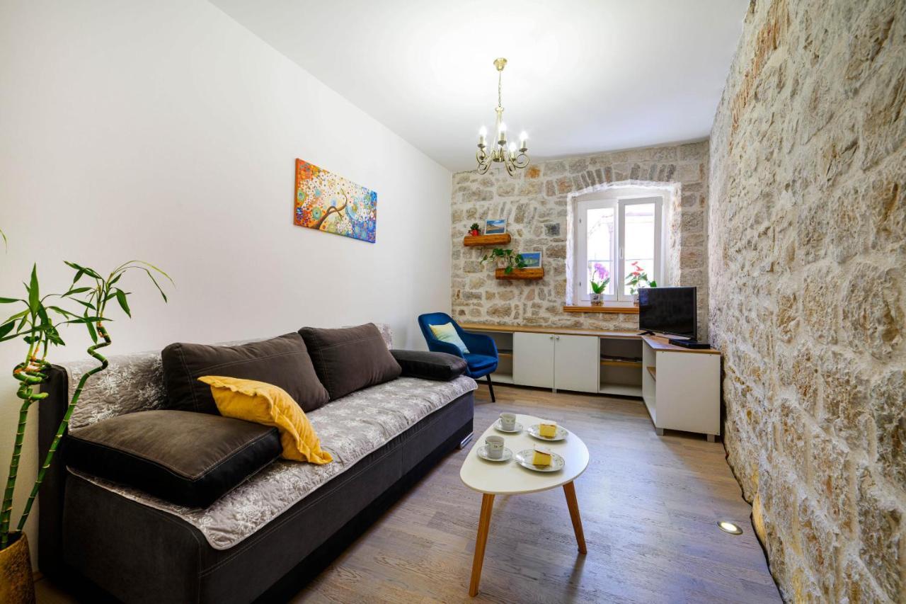 Apartments Festum Шибеник Екстер'єр фото