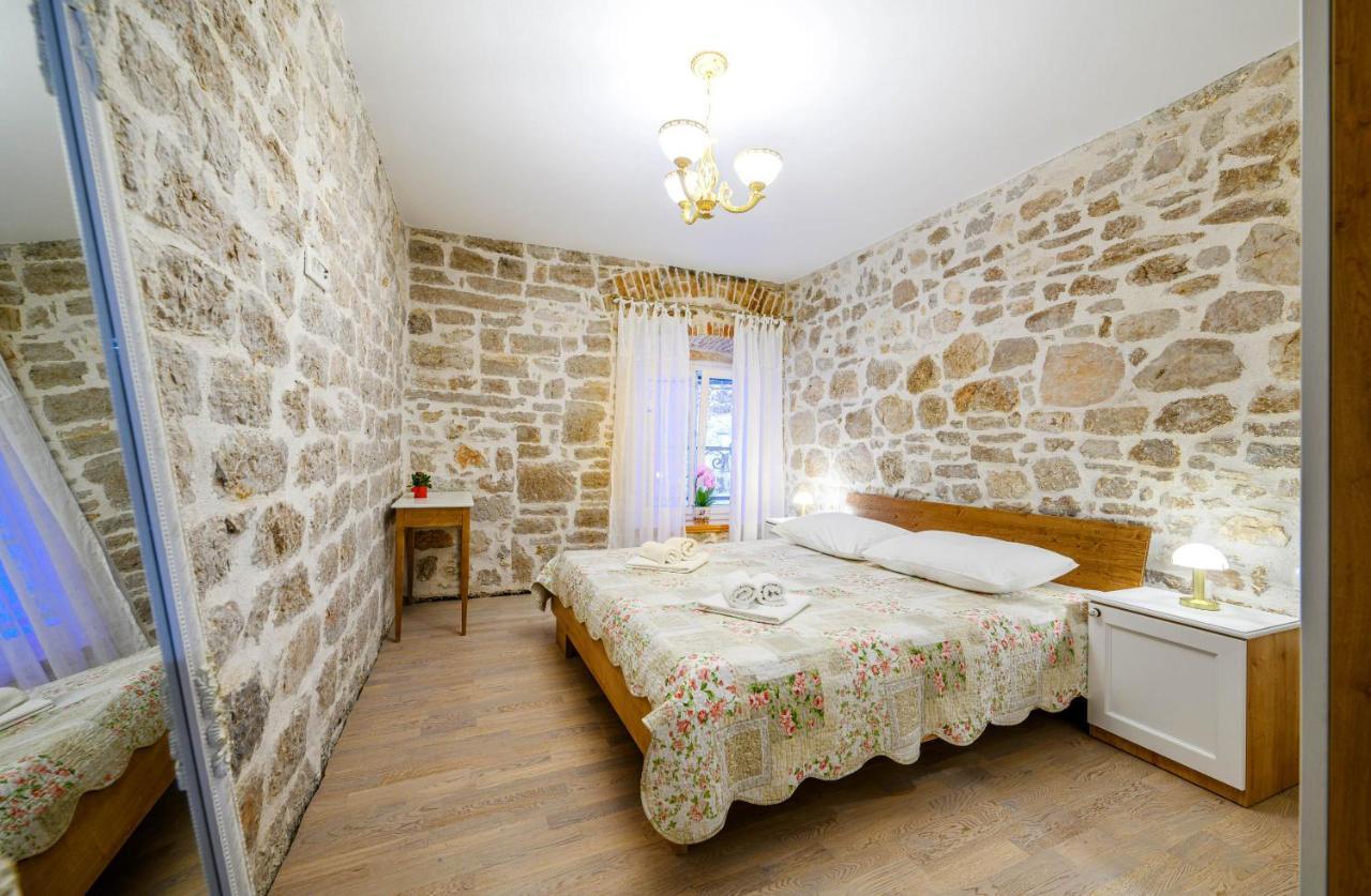 Apartments Festum Шибеник Екстер'єр фото