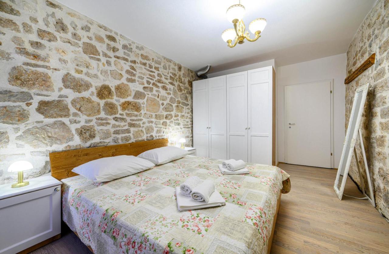Apartments Festum Шибеник Екстер'єр фото