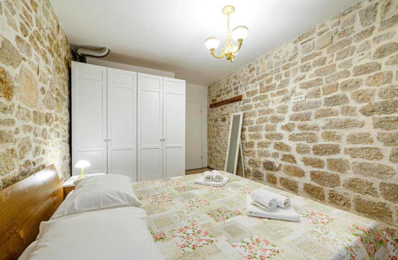 Apartments Festum Шибеник Екстер'єр фото