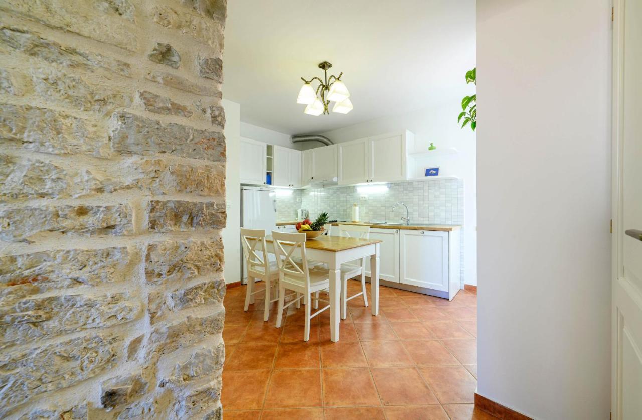 Apartments Festum Шибеник Екстер'єр фото