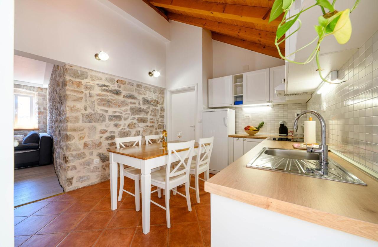 Apartments Festum Шибеник Екстер'єр фото