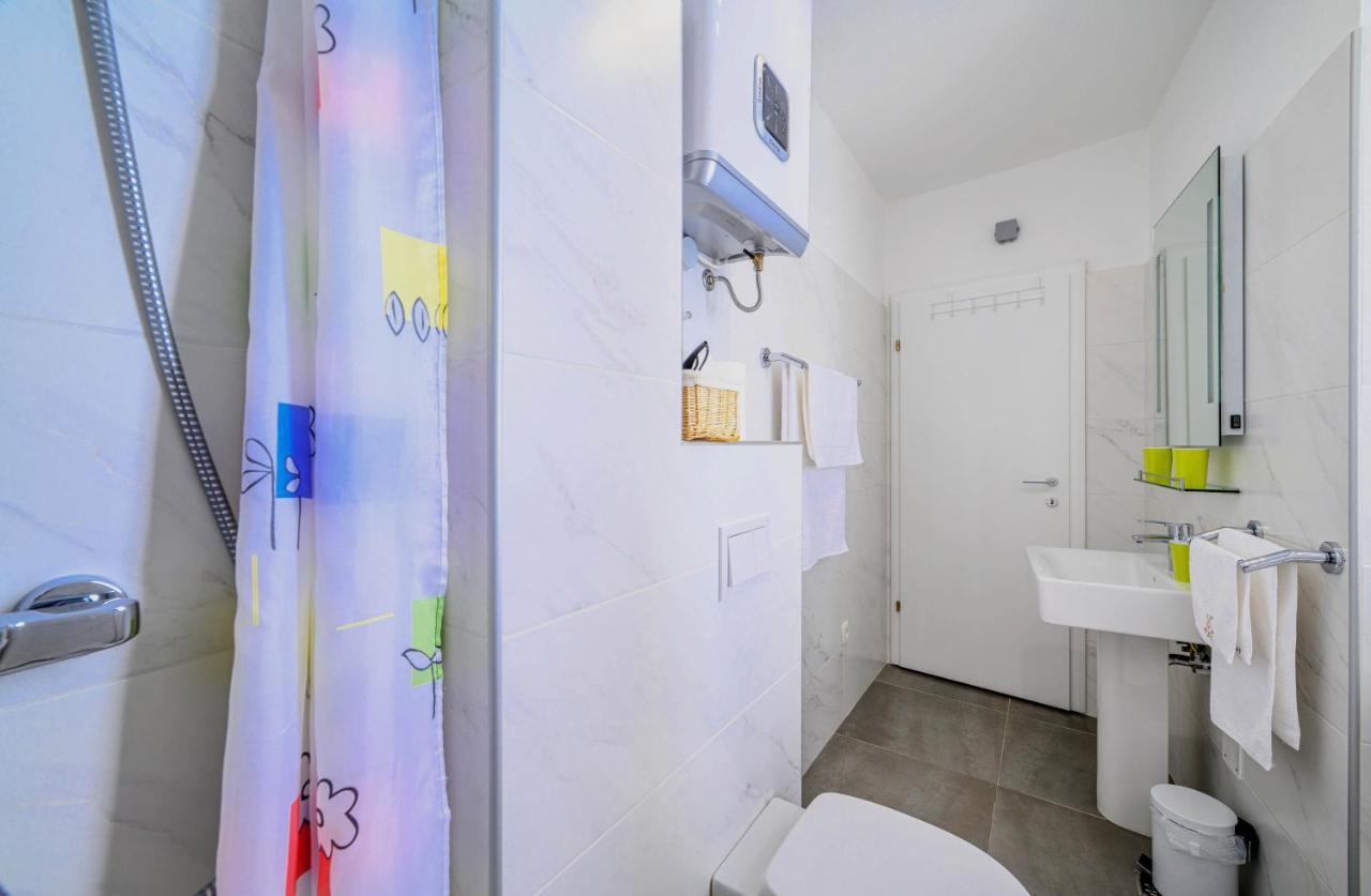 Apartments Festum Шибеник Екстер'єр фото