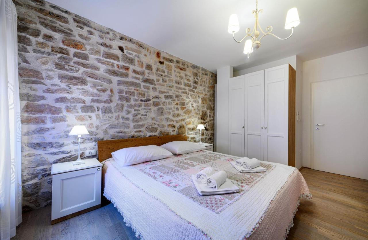 Apartments Festum Шибеник Екстер'єр фото