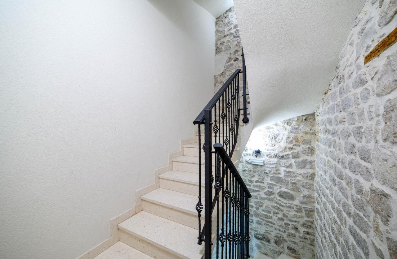 Apartments Festum Шибеник Екстер'єр фото
