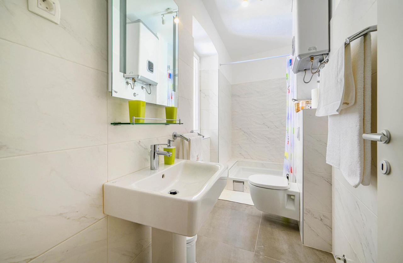 Apartments Festum Шибеник Екстер'єр фото