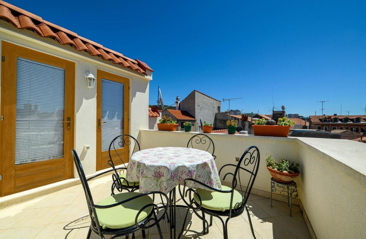 Apartments Festum Шибеник Екстер'єр фото