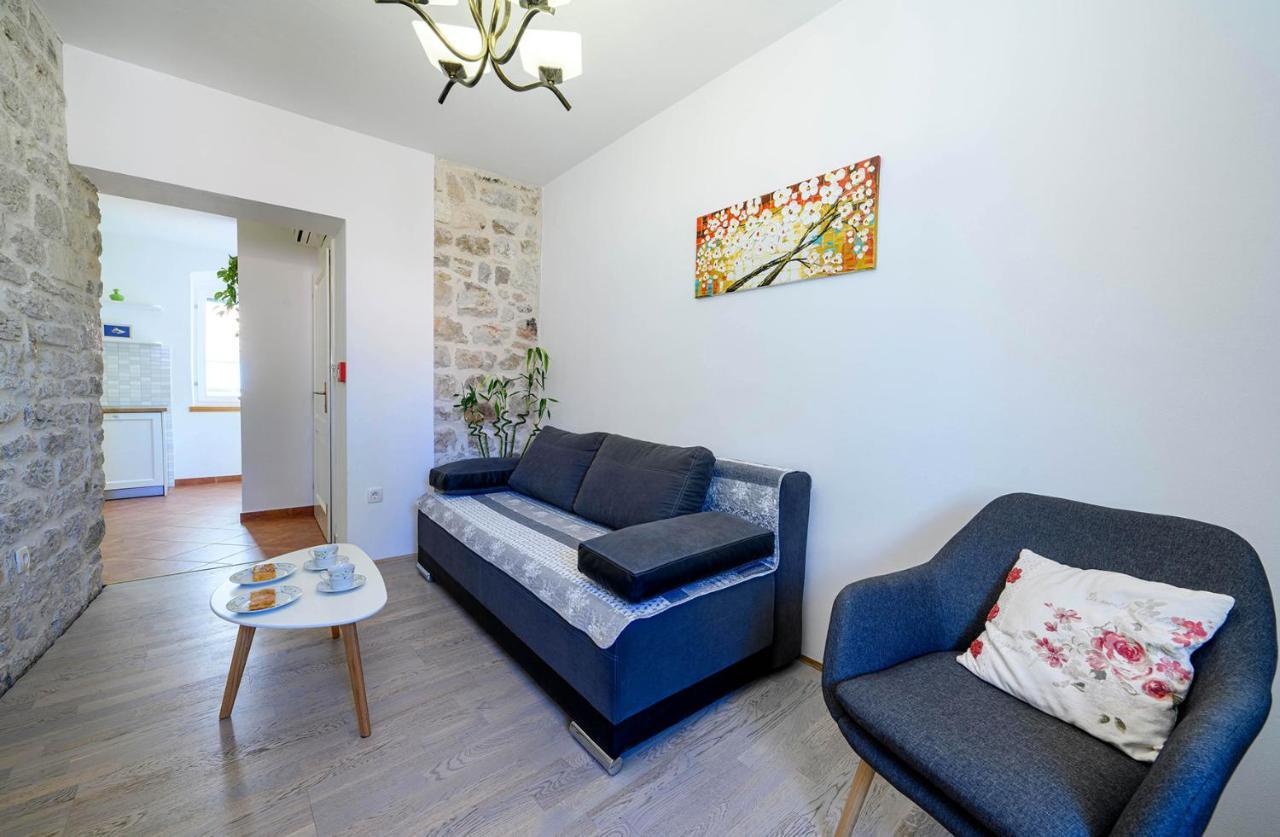 Apartments Festum Шибеник Екстер'єр фото